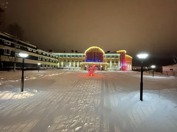 Архитектурная подсветка лицея в Губкинском